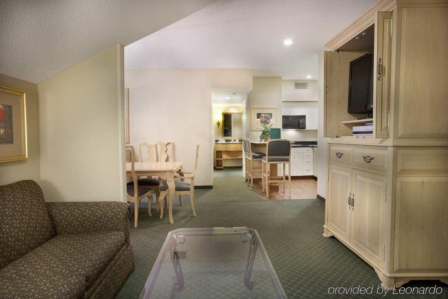 Homewood Suites By Hilton Greensboro Extérieur photo